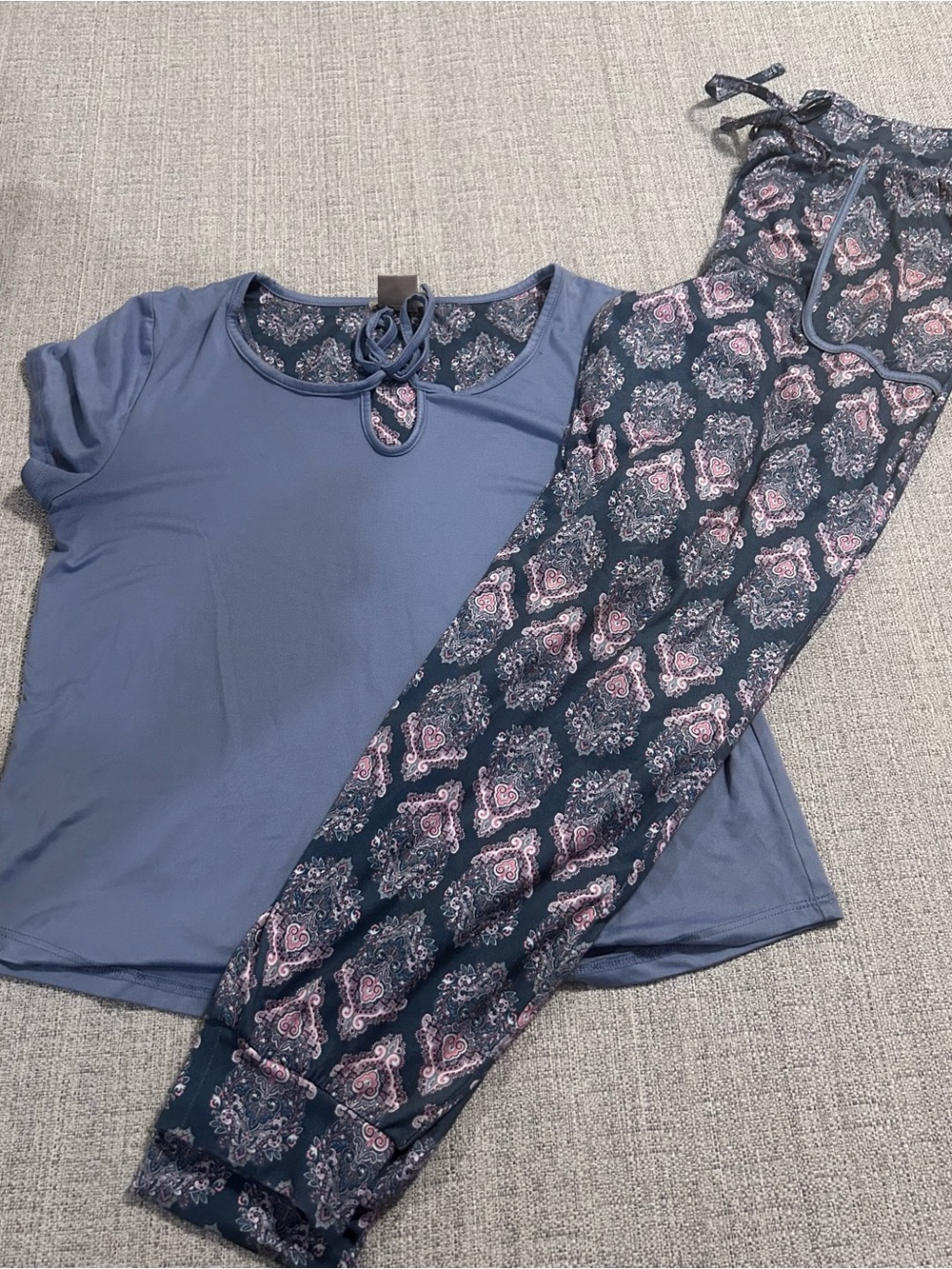 Ink & Ivy Blue Short Sleeve Top with Pink Paisley Pants. Size M